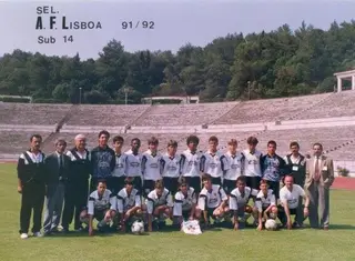 Edgar, ao centro, é o quinto jogador em pé a contar da direita. Com a seleção de Lisboa de sub-14