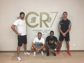 Semedo, segundo à direita, durante o Tour CR7 pela China.
