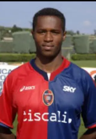 Semedo com o equipamento do Cagliari, de Itália