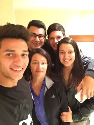 Rony, à esquerda, tem na família o seu grande apoio