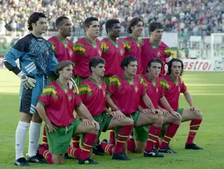 Oceano, o terceiro à direita em cima, na seleção que fez o apuramento para o Europeu de 1996