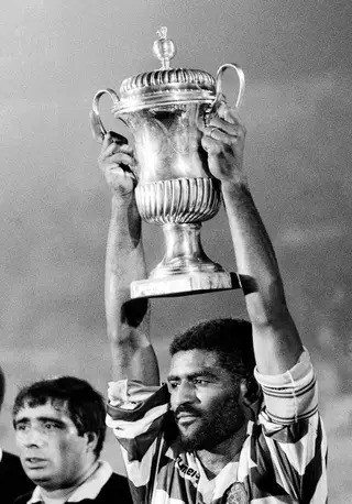 Oceano com a Super Taça conquistada pelo Sporting em 1987