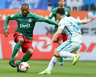 Manuel fernandes, à esquerda, durante um jogo com o Zenit, para o campeonato russo, em 2017