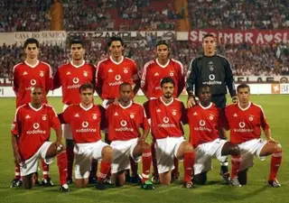 João Manuel Pinto, em pé ao centro, foi para o Benfica em 2001/02