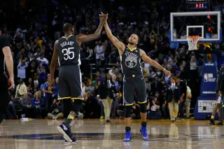 Kevin Durant e Stephen Curry, as imparáveis estrelas-maiores de uma equipa maior chamada Golden State Warriors