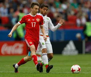 O jovem Aleksandr Golovin (à esquerda) é um dos talentos russos