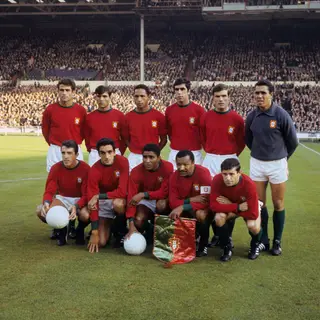 A primeira seleção portuguesa a participar numa fase final de um mundial de futebol, o de 1966, ficou conhecida como a seleção dos "Magriços". Alexandre Baptista é o 1º em pé à esquerda