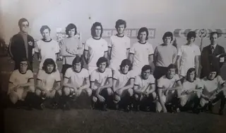 António Sousa, o 3º em baixo à esquerda, na equipa do Sanjoanense onde começou a jogar futebol
