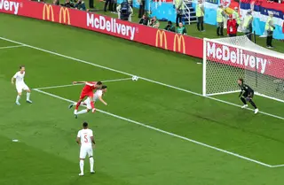 O primeiro golo da Sérvia frente à Suíça, marcado por Mitrovic
