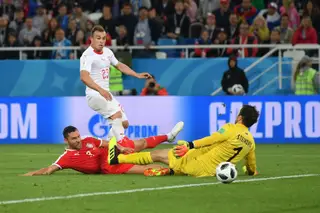 Xherdan Shaqiri no momento em marca o segundo golo da Suíça frente à Sérvia