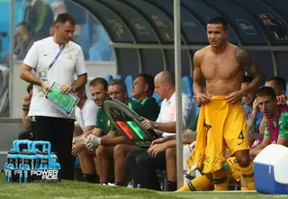 Tim Cahill a preparar-se para entrar