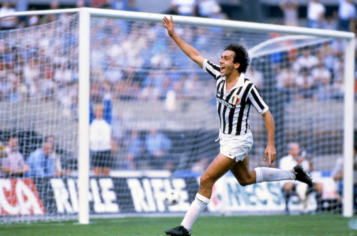 No ano 1985,o francês Michel Platini conquistou a primeira de três Bolas de Ouro consecutivas ao serviço da Juventus.