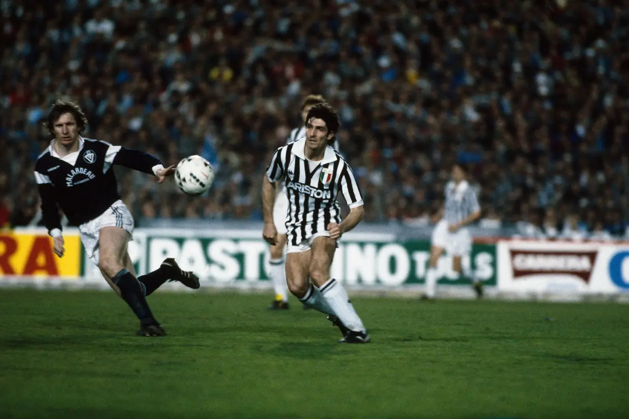 Em 1982, o avançado Paolo Rossi conquistou a Bola de Ouro, à frente de Alain Giresse (Bordéus) e Boniek (Juventus). Teve 115 votos