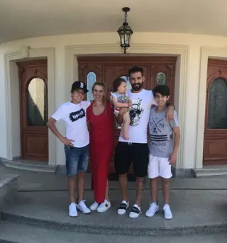 Danny com a mulher e os filhos
