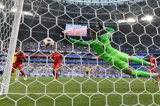 Uma das grandes defesas de Jordan Pickford frente à Suécia
