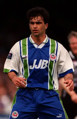 Martínez em 1995, ainda cheio de cabelo, no seu primeiro ano como jogador do Wigan