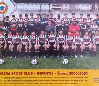 Luís Neto, o 4º em baixo, no plantel de infantis do Varzim