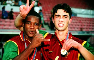 Tonel, à direita, festeja com Semedo a conquista do Europeu de sub-18, em 1999