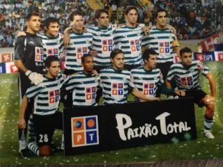 Tonel, o 2º à direita em pé, com a equiipa do Sporting em 2006