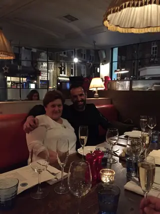 Eduardo com a mãe, a quem ofereceu uma casa em Braga
