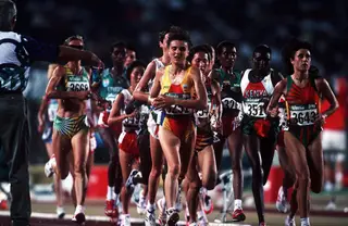 Fernanda Ribeiro, à direita, durante a final dos 10.000m, nos Jogos Olímpicos de Atlanta 1996
