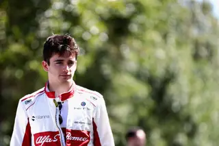Leclerc tem cara de menino porque é um menino: terá 21 anos quando fizer a primeira corrida pela Ferrari, o segundo mais jovem de sempre na escuderia italiana