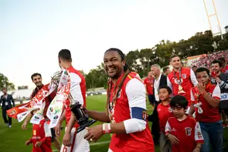 Alan a festejar a vitória na Taça de Portugal, em 2016