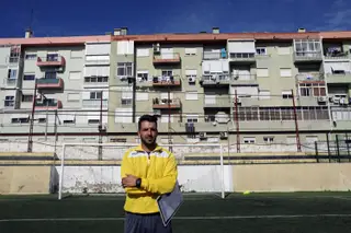 André David é treinador do Loures, equipa do Campeonato de Portugal (3º escalão nacional), desde o início da época 2018/19. Começou a carreira no Tourizense, em 2011/12, e depois passou por Oliveira do Hospital, Bragança, Académico de Viseu e Gafanha