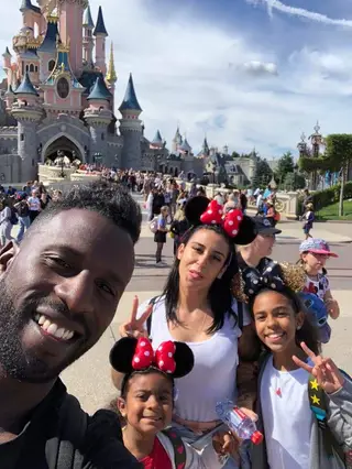 Varela com a mulher e filhas na Eurodisney