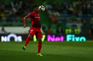 De todos os jogadores que estiveram nos 10 jogos do campeonato, Bebeto, do Marítimo, é quem mais bolas recuperou (3.1), em média, por encontro, segundo os dados do site "WhoScored".