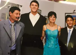 Hélio no dia do seu casamento, com os pais e irmão