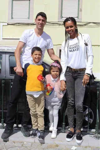Hélio com a mulher e os dois filhos, Kevin e Kiara