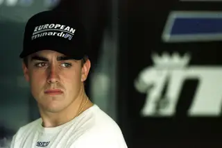 Um imberbe Alonso em 2001, ano de estreia na Fórmula 1, pela modesta Minardi