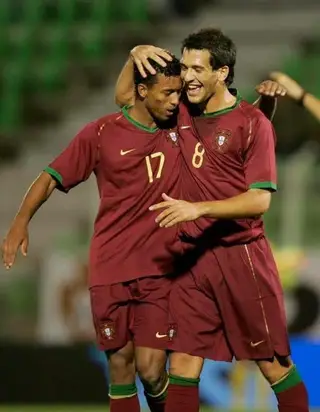 Na seleção, João Coimbra a festejar um golo com Nani