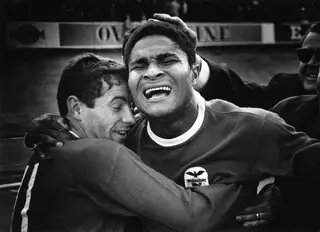 Simões com Eusébio, em 1967, foto premiada de Eduardo Gageiro