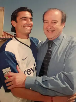 Mário Silva e Pinto da Costa na altura em que o jogador assina pelo FCP