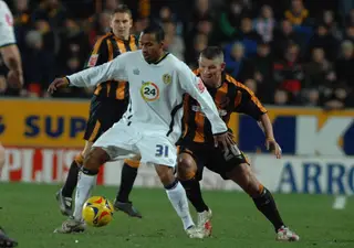 ArmandoSá (com a bola) também jogou no Leeds de Inglterraa