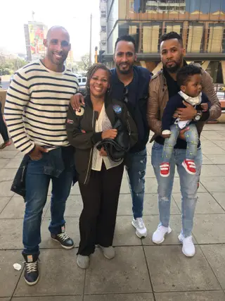 Armando Sá (ao centro) com os irmãos e um sobrinho