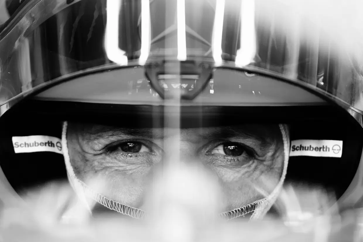 Michael Schumacher correu na Fórmula 1 entre 1991-2006 e 2010-12. Em 19 temporadas, conquistou 91 corridas e venceu sete Campeonatos do Mundo. Antes disso brilhou noutros palcos, nomeadamente na Fórmula 3, tal como Mick Schumacher em 2018... o filho