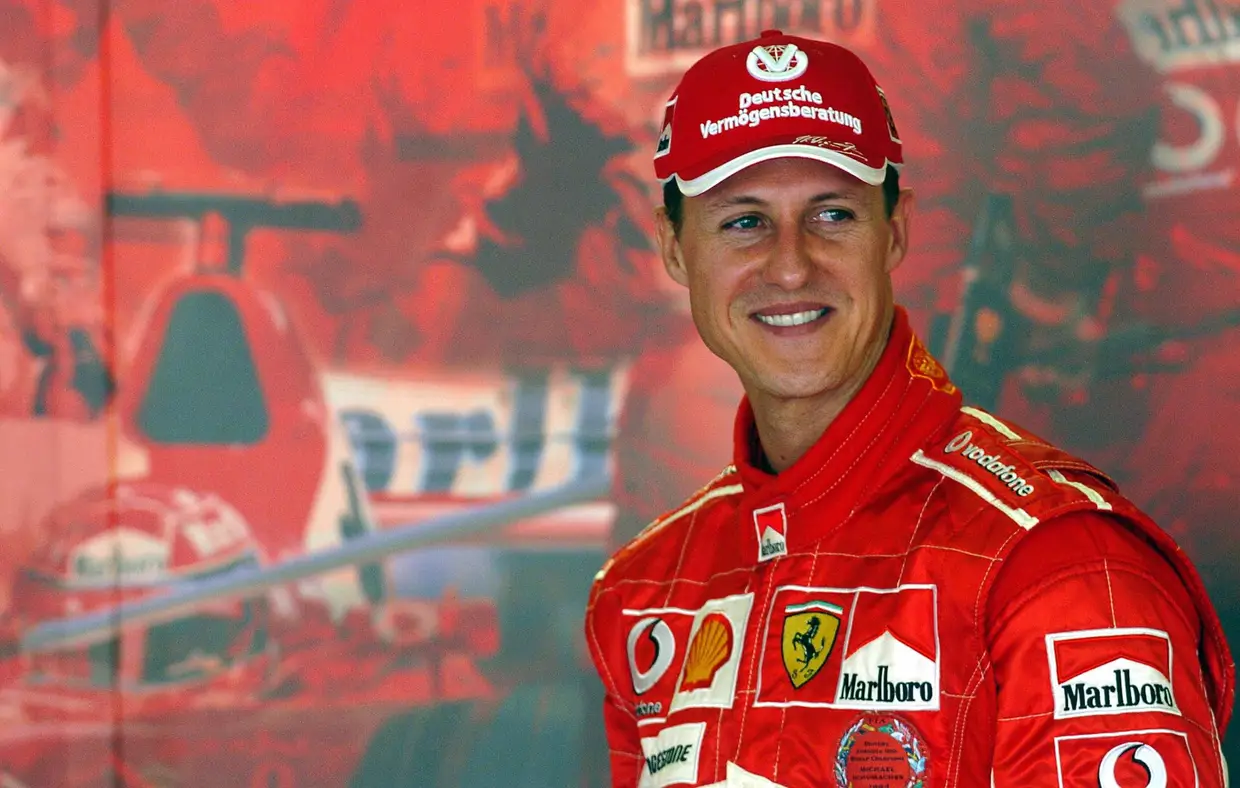 O mito dos mitos nasceria aqui, na especial Scuderia Ferrari. Ao título de 2000, juntou-lhe os de 2001, 2002, 2003 e 2004. O pé pesado, a cabeça de gelo e as mãos firmes permitiram-lhe ultrapassar o campeão dos campeões, Juan Manuel Fangio, que conquistou cinco Mundiais de F1 entre 1951 e 1957