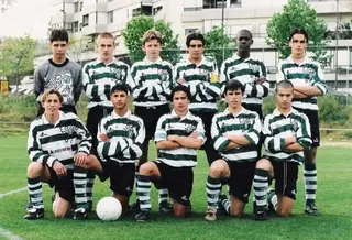 Miguel Garcia (o quarto em pé, a partir da esquerda) na equipa de iniciados do Sporting