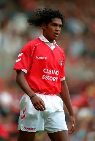 Abel Xavier em ação pelo Benfica onde jogou duas épocas