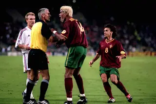Depois de cometer penalti Abel Xavier foi falar com o árbitro, no jogo da meia final do Euro2000, com a França