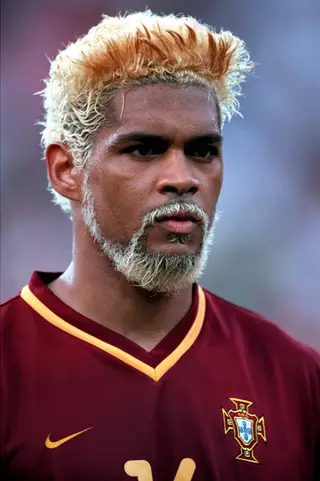 Abel Xavier aparece de cabelo pintado pela primeira vez na seleção nacional