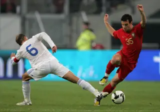 Jorge Ribeiro (à direita) durante um jogo amigável entre Portugal a Grécia e