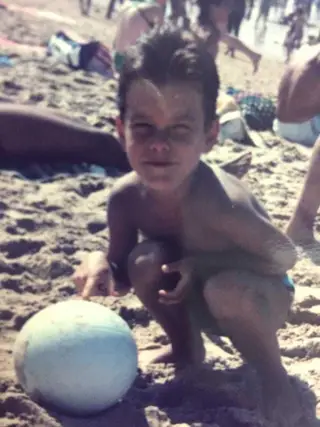 Jorge Ribeiro na praia, em criança