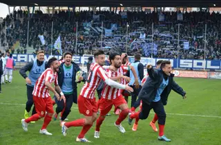 Vasco Faísca (o segundo à direita) no Maceratese