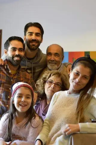 Vasco Faísca com o irmão, pais, mulher e filha