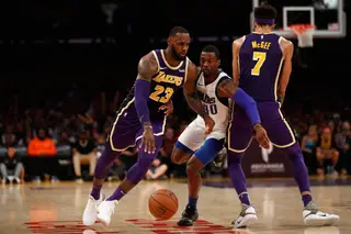 Barnes aqui a tentar acompanhar LeBron James num jogos dos LA Lakers frente aos Mavericks