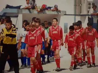 Sílvio foi sempre o jogador mais pequeno e franzino (o 4º à direita) das equipas por onde passou durante a formação